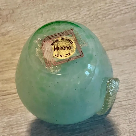 Vintage Murano Green Apple with Gold Leaf Paperweight - Picture 6 of 9